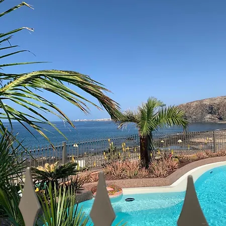 Bahia - 2 Bedroom Seafront Апартаменты *